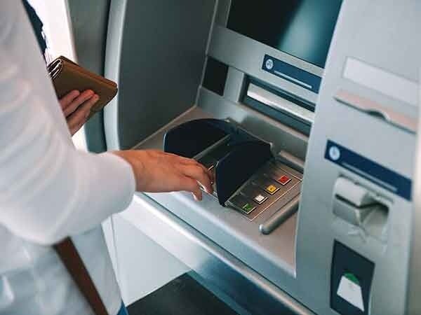 Geldautomat Sparkasse Holstein