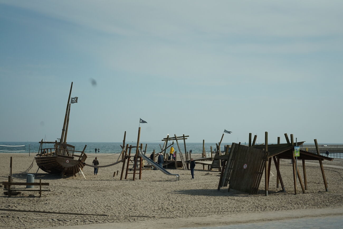 Spielplatz Strand 1.JPG