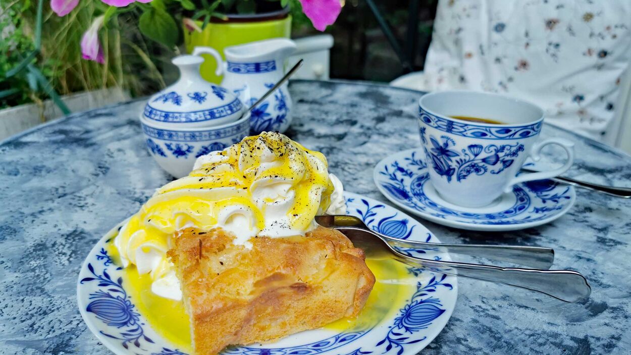 Dat lütte Café: Apfelkuchen mit Eierlikör