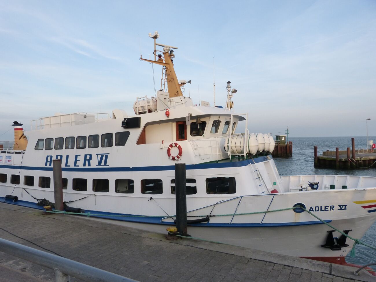 Adler VI im Lister Hafen
