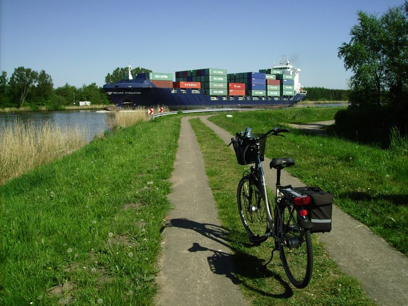 Radtour_am_Kanal.jpg