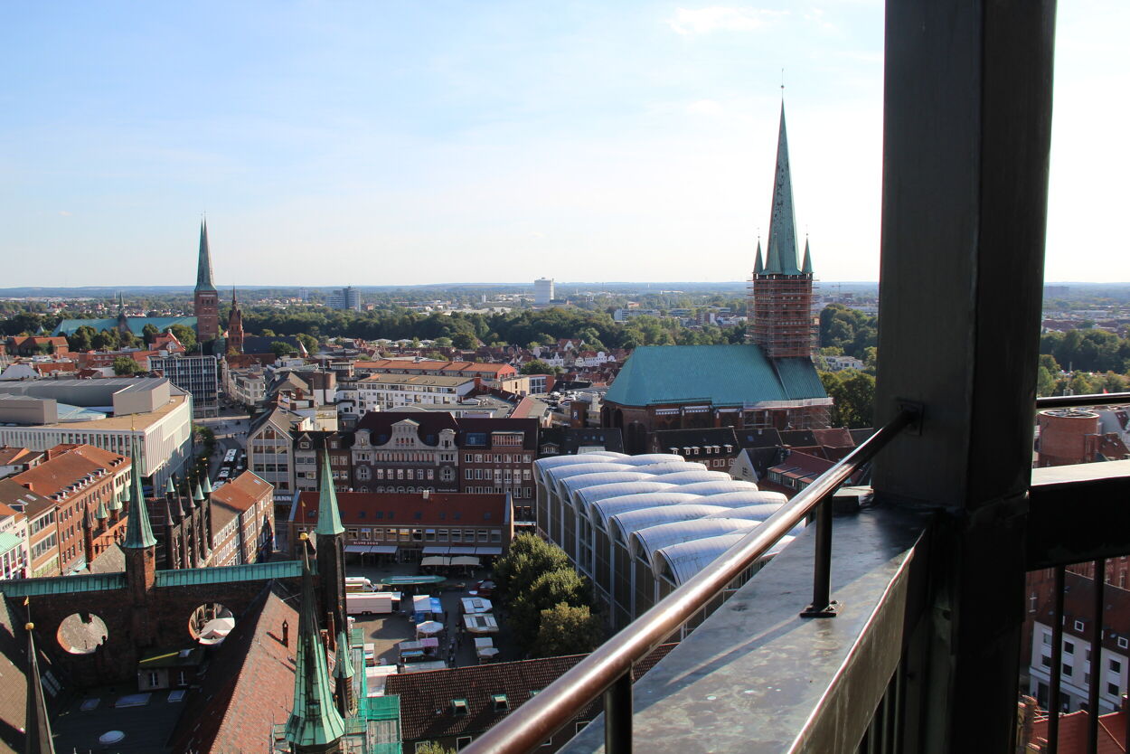 Blick auf den Dom und die St. Petri Kirche in Lübeck