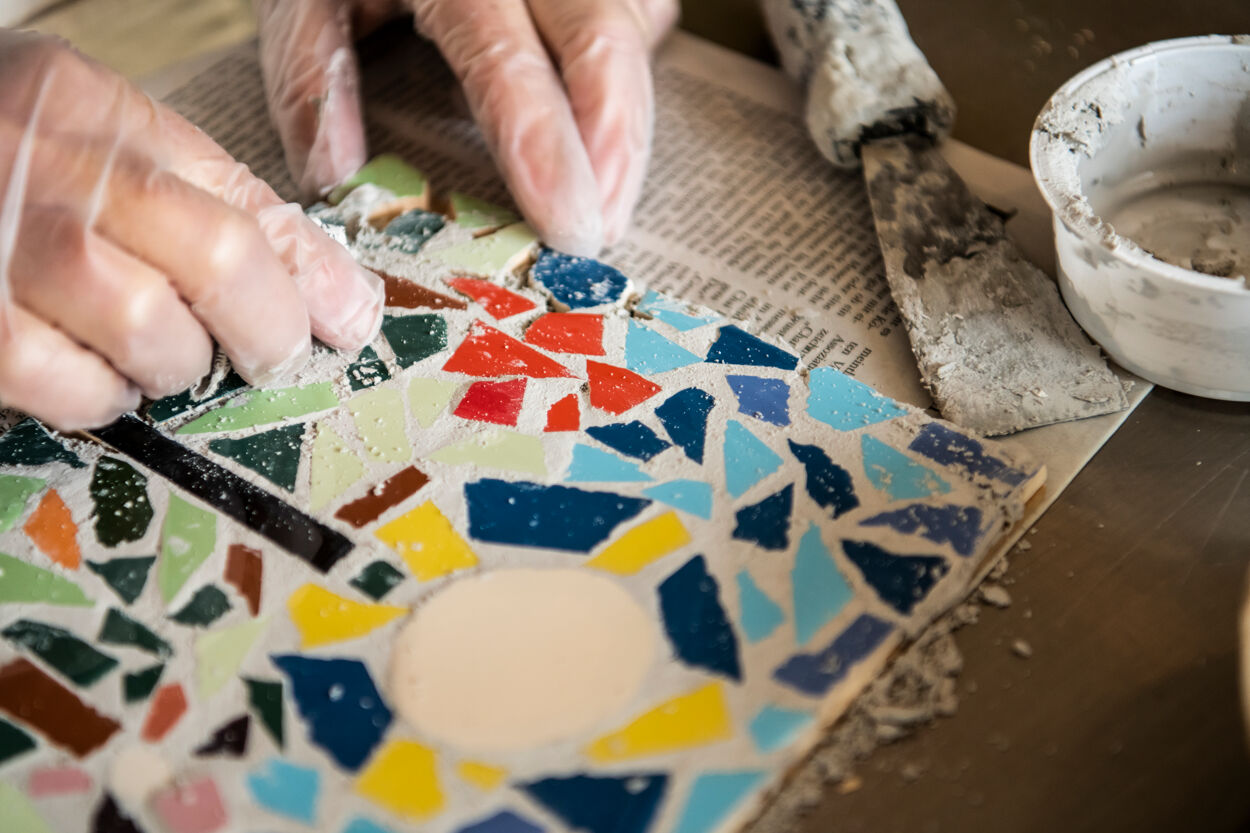 Mosaik-Herstellung in der Mosaik-Manufaktur "Atelier am Schöhsee" in Plön