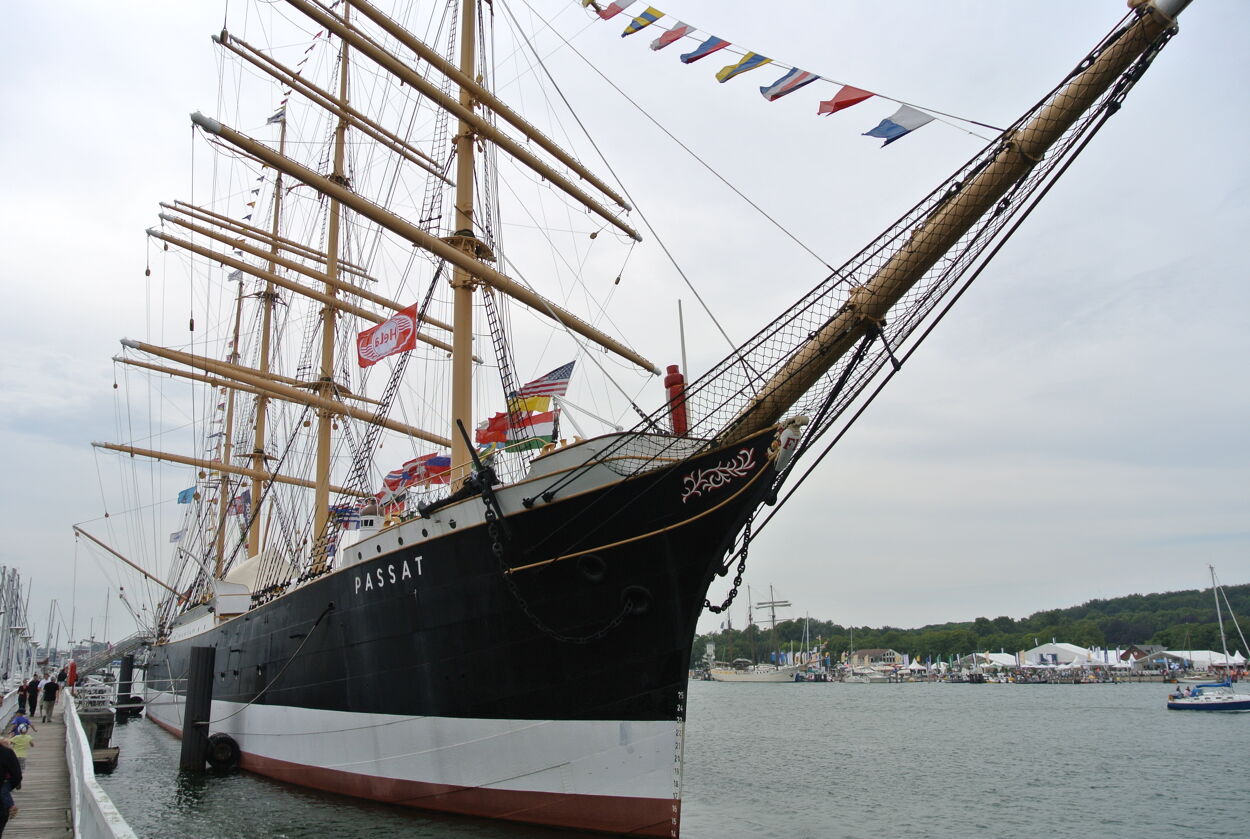 Großes Segelschiff "Passat" liegt im Hafen von Travemünde