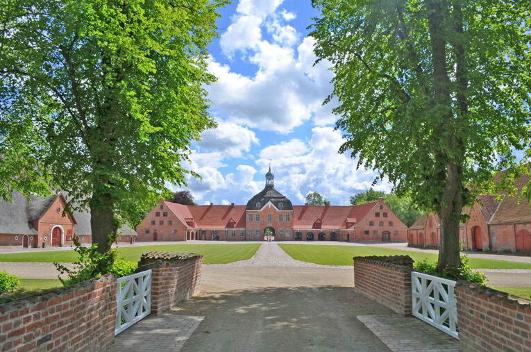 torhaus_fruehling-kultur-gut-hasselburg