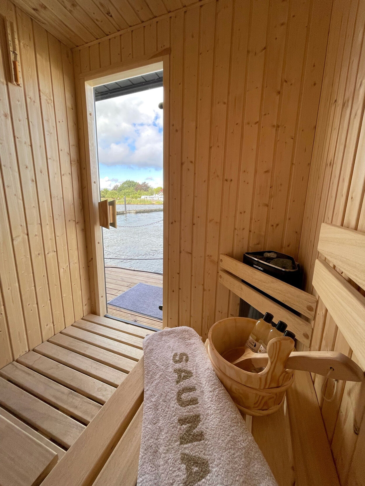 Sauna auf einem Hausboot