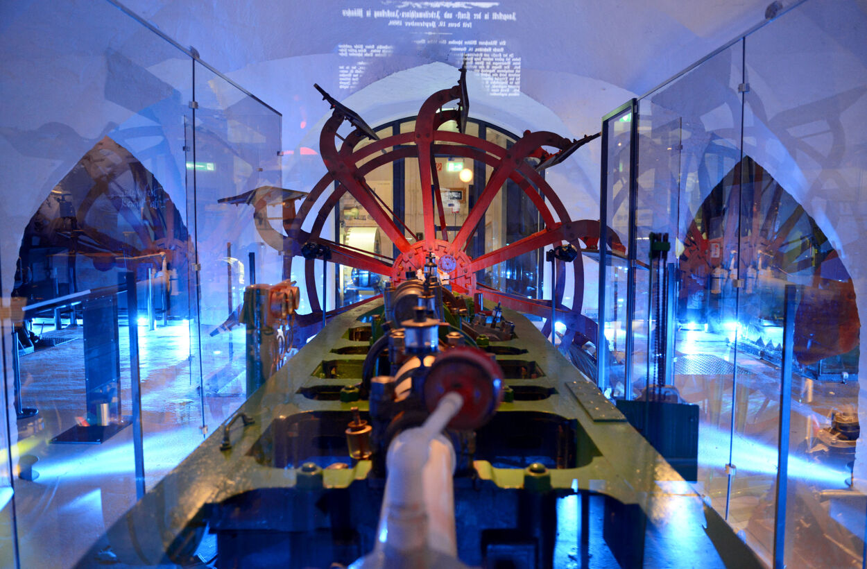 Das Schaufelrad in der Schatzkammer der Schiffsamtriebe des Elbschifffahrtsmuseums