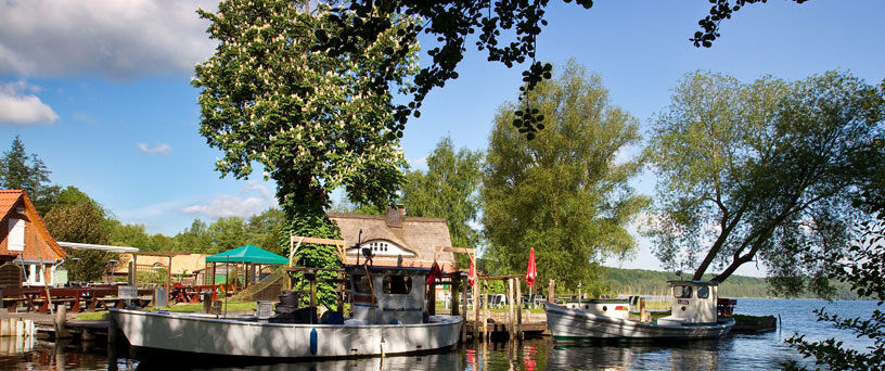 Fischerei Jobmann mit Fischerstube und Aussensitzplätzen direkt am Ratzeburger See.
