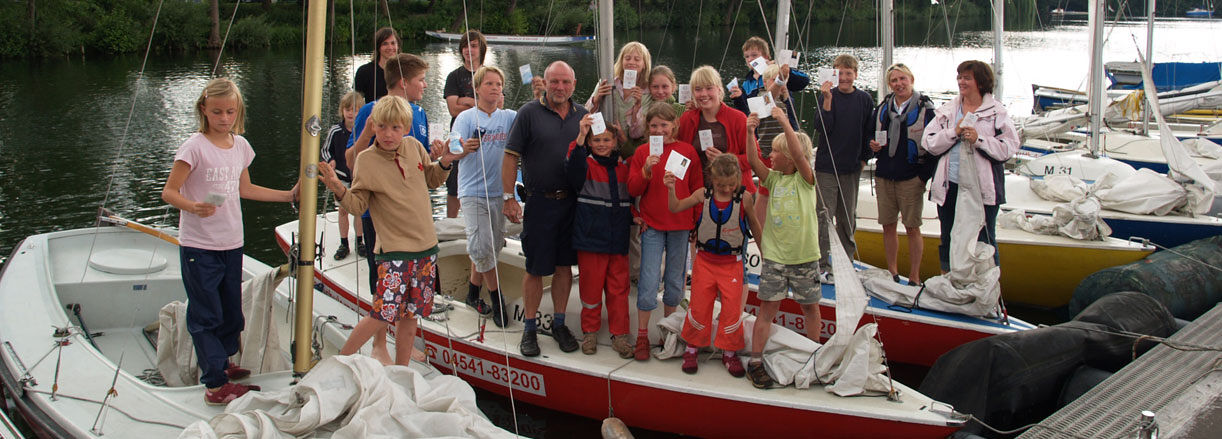 Geschafft! Diese Gruppe darf nun alleine auf dem Ratzeburger See segeln.