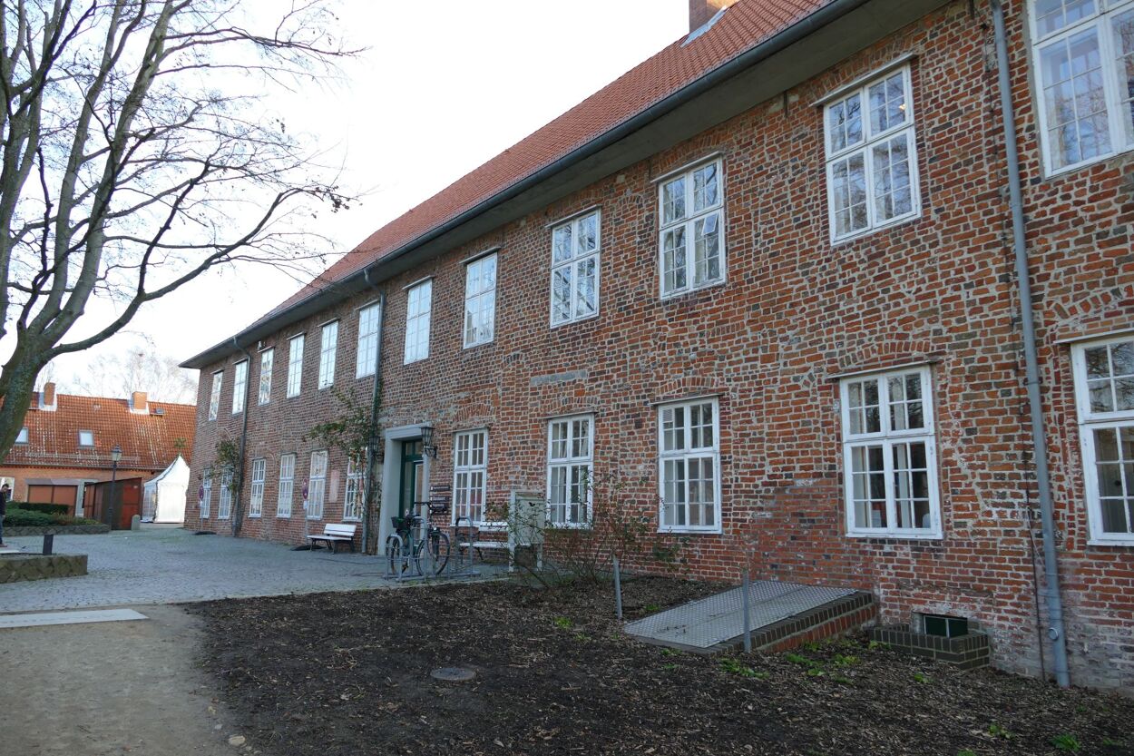 Der noch erhaltene Flügel des ehemaligen Schlosses - heute Sitz des Amtes der Stadt Lauenburg/ Elbe